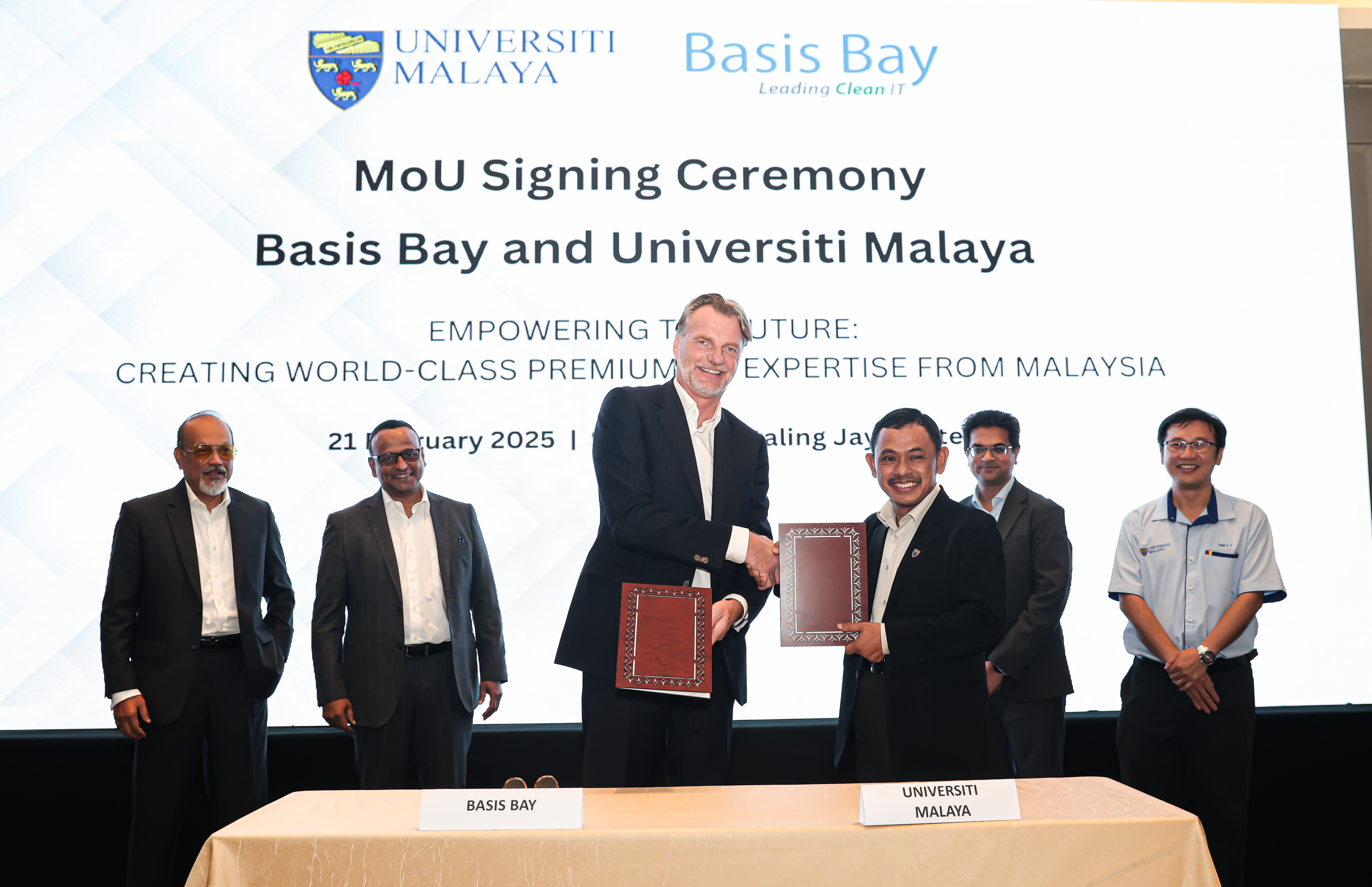 Participants of the Basis Bay Data Centre Foundation Certificate programme