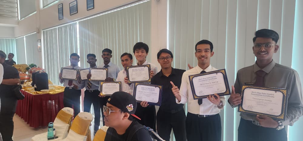 Students holding their Basis Bay Data Centre Foundation Certificates